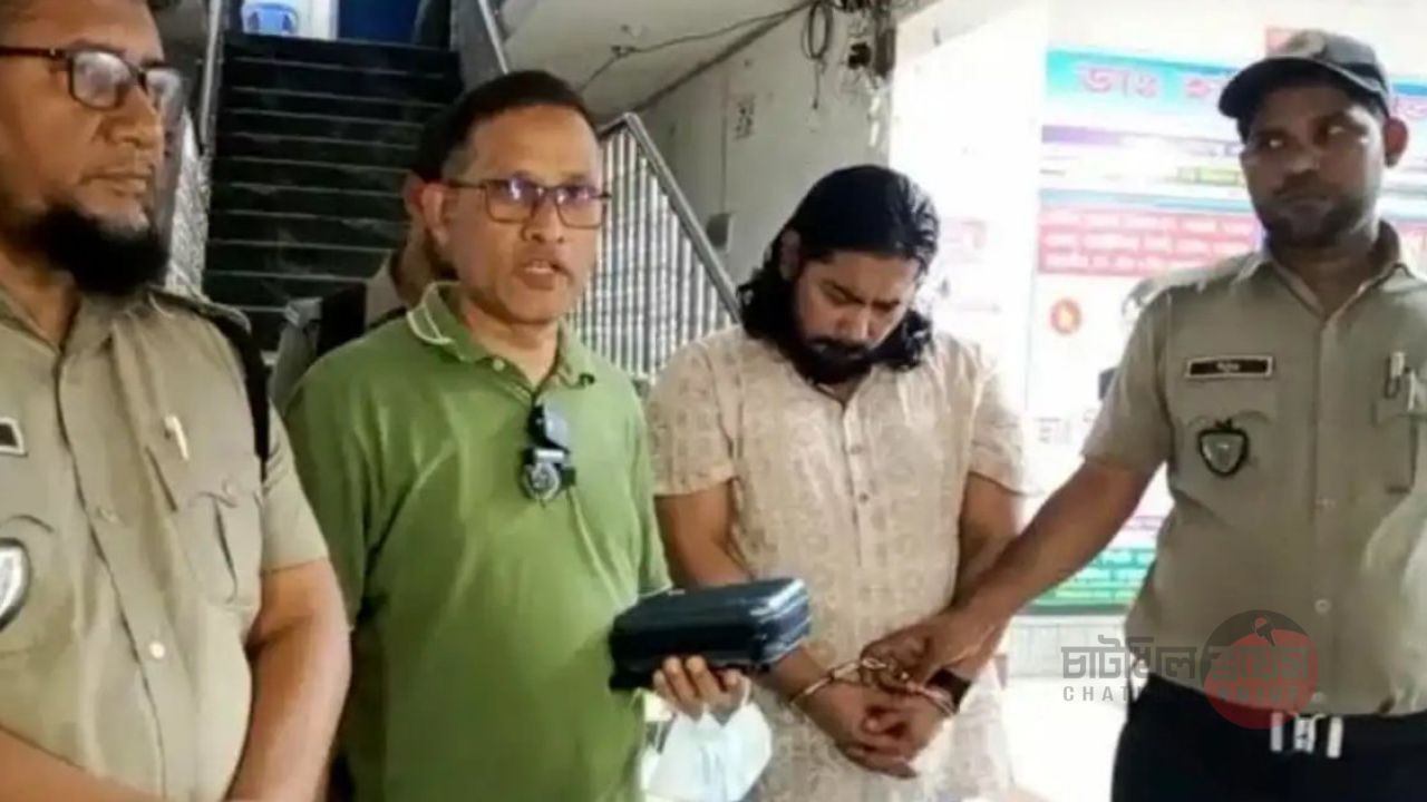 চাঁদপুরে হাসপাতাল থেকে ইয়াবাসহ চিকিৎসক আটক