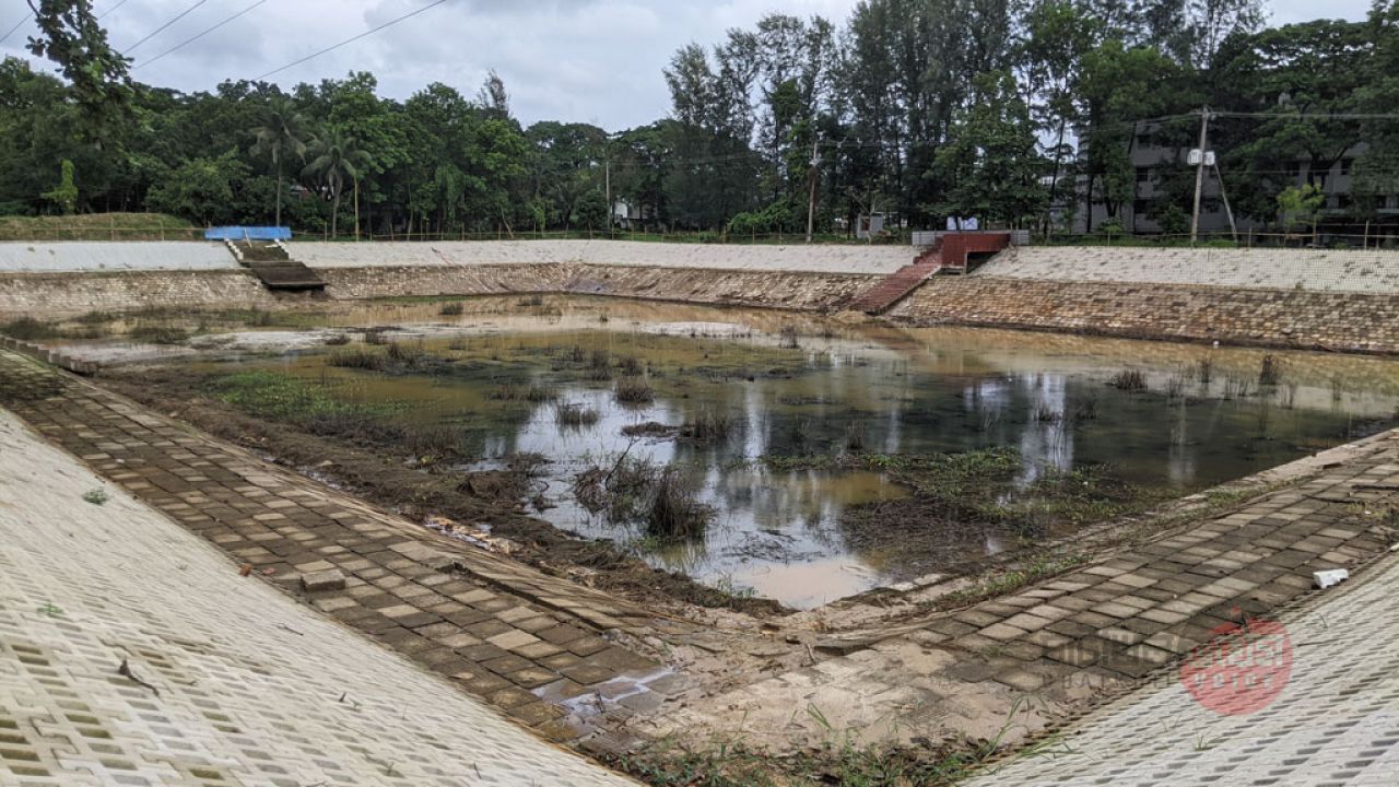 ১৫ দিনে ৩ শিক্ষার্থীর মৃত্যু: সেচে ফেলা হলো চুয়েটের সেই পুকুর, কমানো হবে গভীরতা