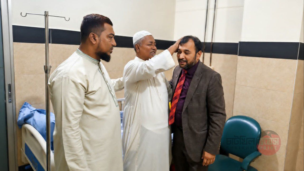 চাটখিল পরকোট ইউনিয়নের মোরশেদ আলমের অসুস্থ বাবাকে দেখতে গিয়ে রোগীর ভালো বাসায় সিক্ত  গোলাম মর্তুজা সিআইপি