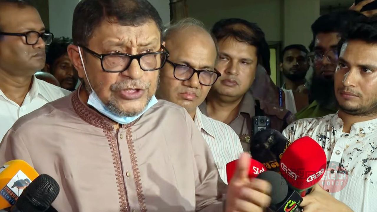 ফেরিওয়ালার মতো ব্লাড কালেক্ট করে নিয়ে যায়—মুগদা হাসপাতাল পরিদর্শনে গিয়ে স্বাস্থ্যমন্ত্রী