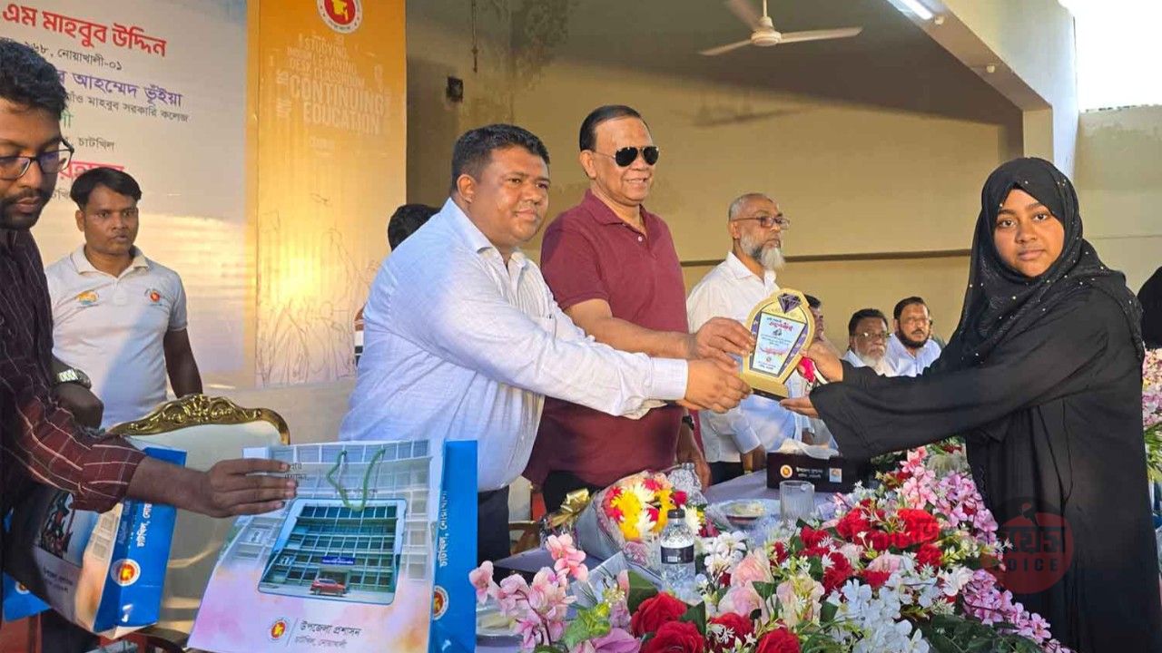 চাটখিলে কৃতি শিক্ষার্থীদের কে সংবর্ধনা