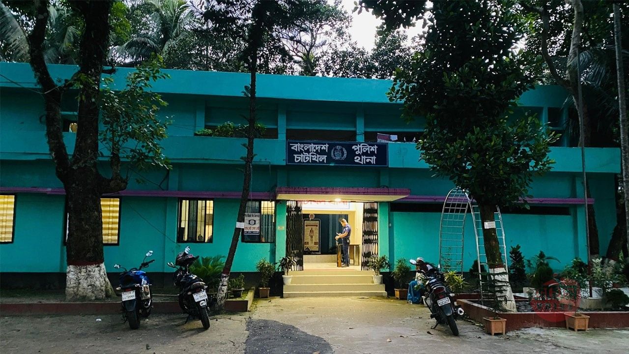 চাটখিলে এসিল্যান্ড অফিস থেকে ওয়ারেন্টভুক্ত আসামি গ্রেপ্তার